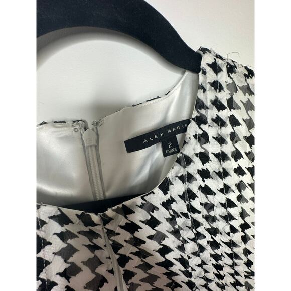 Alex Marie Long Sleeve A-Line Mini Dress w/ front Keyhole Neck Size 2 - Picture 3 of 5